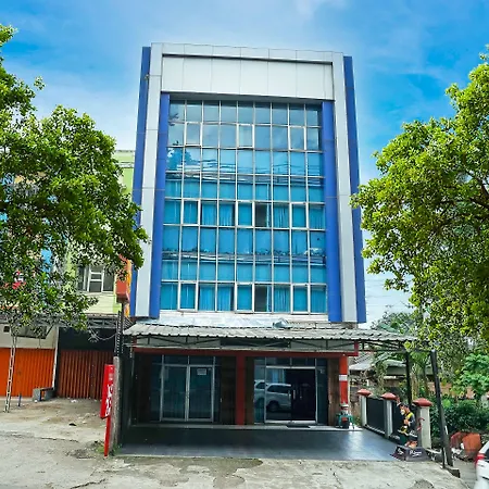 Oyo 90390 Hotel Rd Premium-3