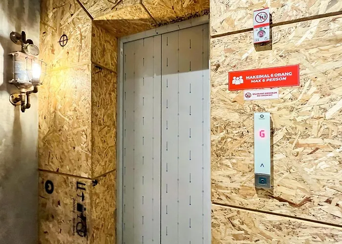 Rattanhaus R Signature Mitra Reddoorz Palembang